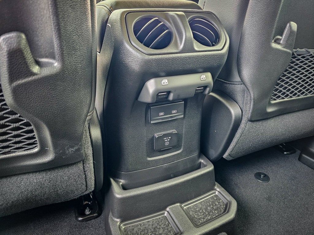 2027 Jeep Wrangler WRANGLER 4-DOOR SAHARA