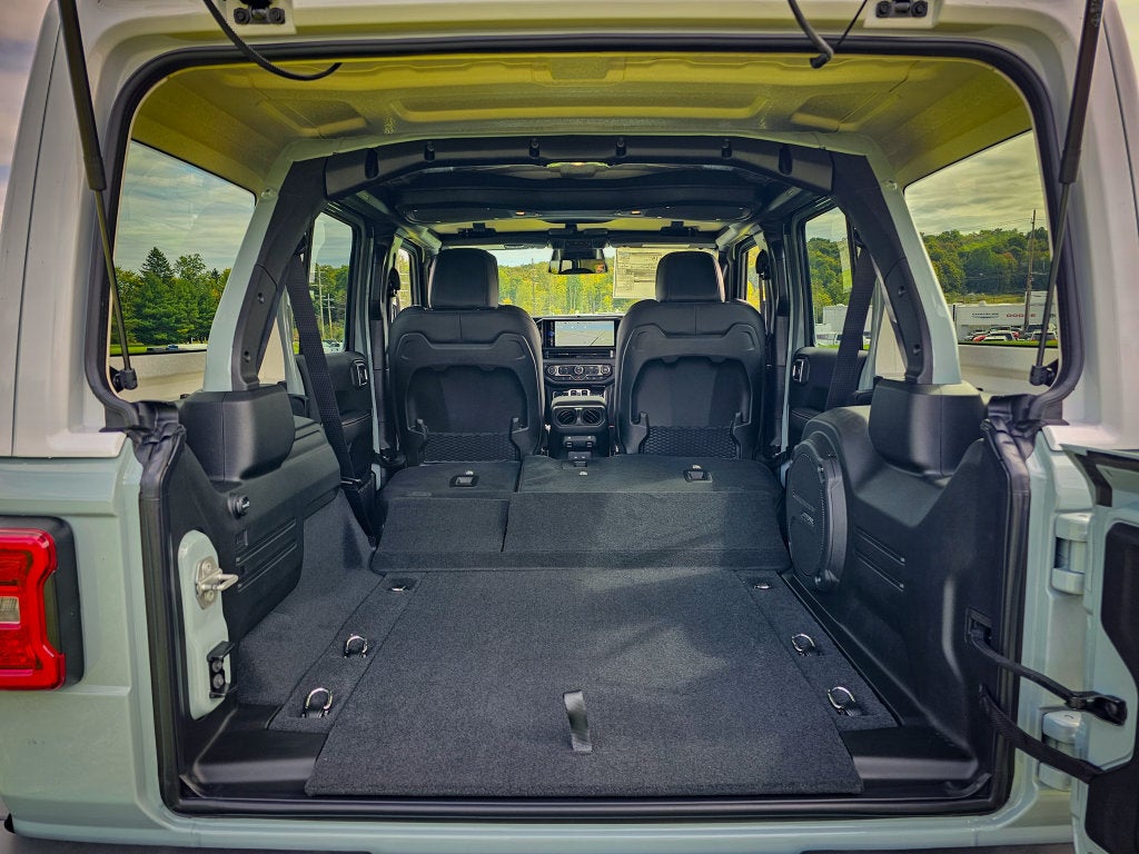 2027 Jeep Wrangler WRANGLER 4-DOOR SAHARA