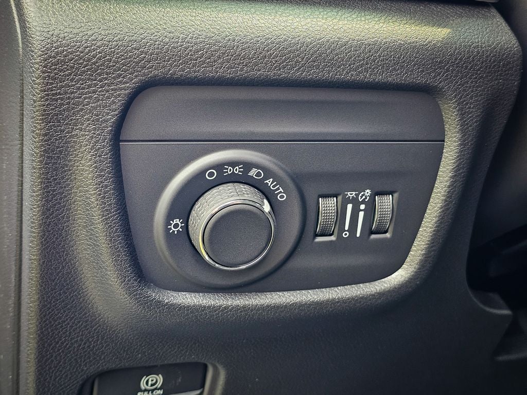 2026 Jeep Grand Cherokee GRAND CHEROKEE LAREDO X 4X4