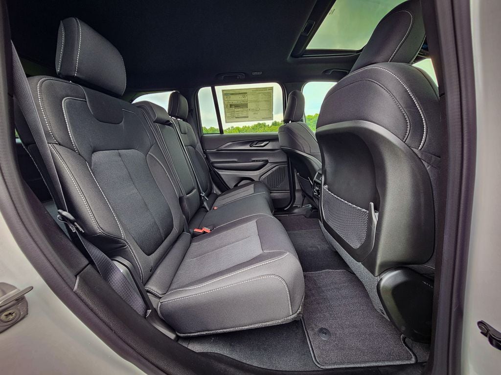2026 Jeep Grand Cherokee GRAND CHEROKEE LAREDO X 4X4