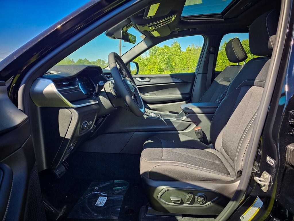 2026 Jeep Grand Cherokee GRAND CHEROKEE LAREDO X 4X4
