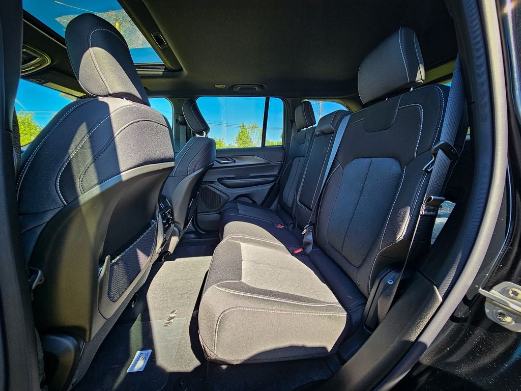 2026 Jeep Grand Cherokee GRAND CHEROKEE LAREDO X 4X4