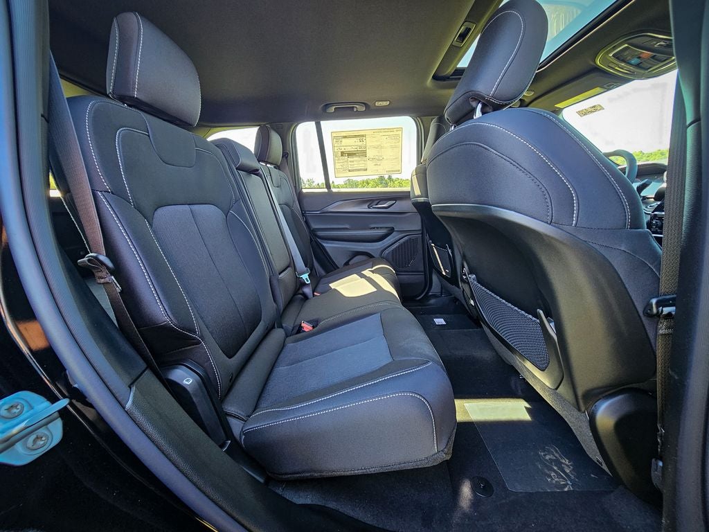 2026 Jeep Grand Cherokee GRAND CHEROKEE LAREDO X 4X4