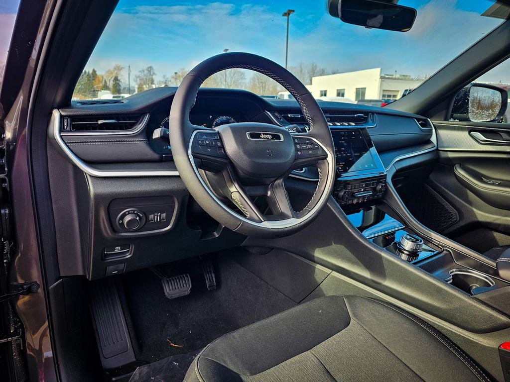 2025 Jeep Grand Cherokee GRAND CHEROKEE LAREDO X 4X4