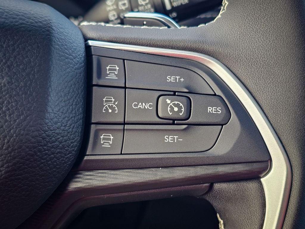 2025 Jeep Grand Cherokee GRAND CHEROKEE LAREDO X 4X4