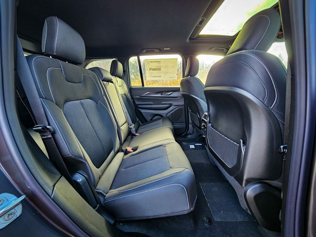 2025 Jeep Grand Cherokee GRAND CHEROKEE LAREDO X 4X4