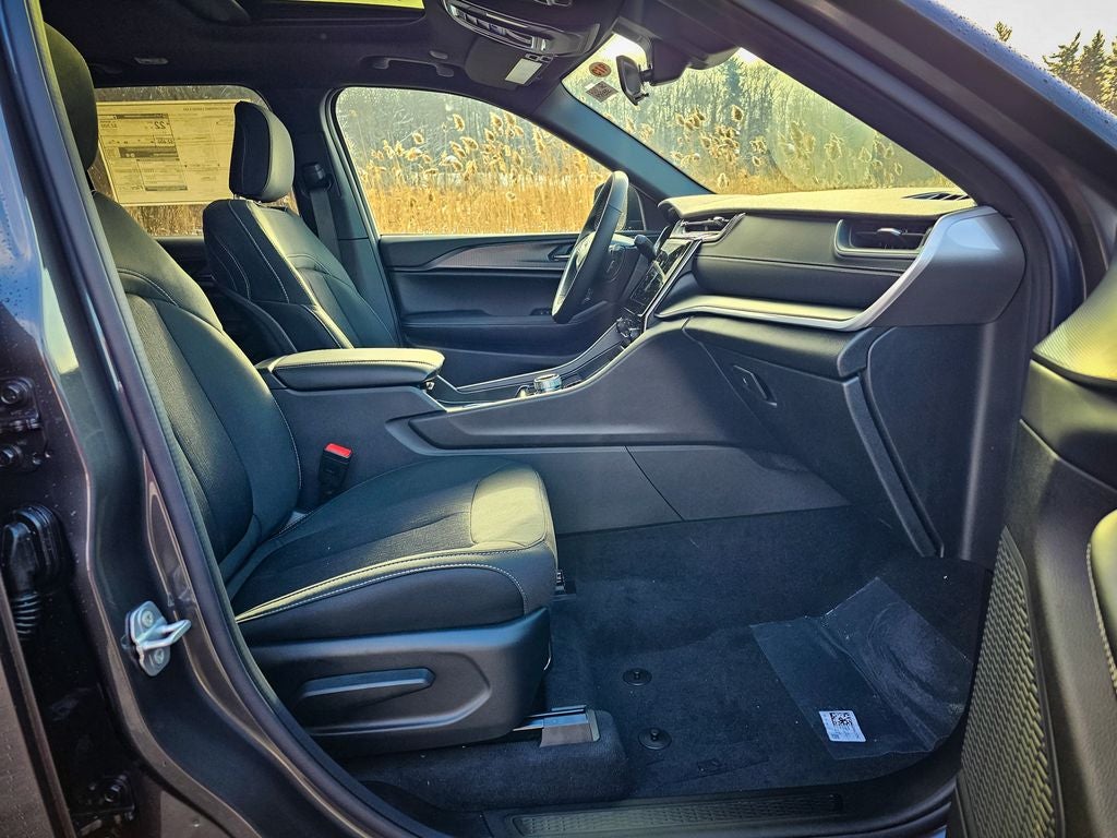 2025 Jeep Grand Cherokee GRAND CHEROKEE LAREDO X 4X4