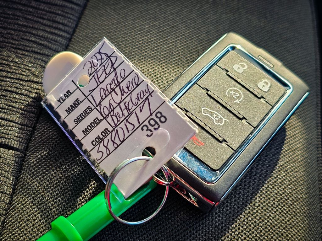 2025 Jeep Grand Cherokee GRAND CHEROKEE LAREDO X 4X4