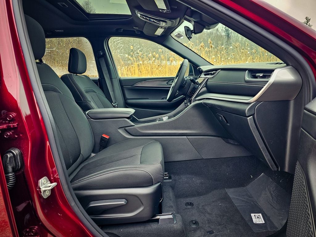 2025 Jeep Grand Cherokee GRAND CHEROKEE LAREDO X 4X4