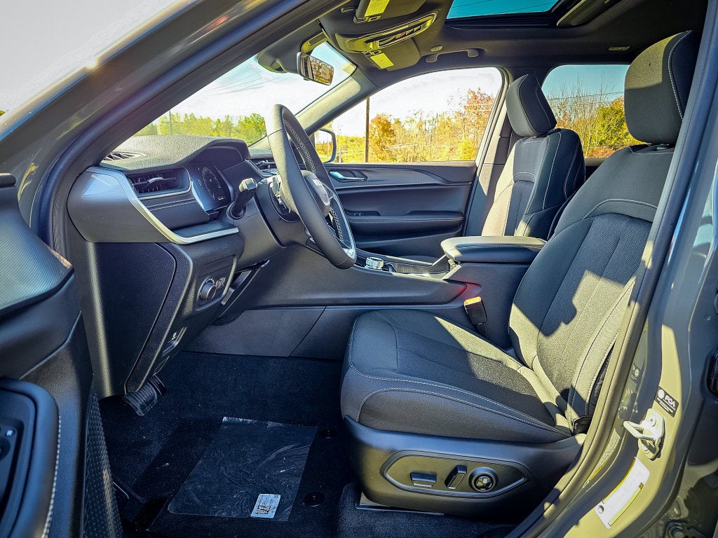 2027 Jeep Grand Cherokee GRAND CHEROKEE LAREDO X 4X4
