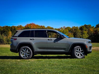 2027 Jeep Grand Cherokee GRAND CHEROKEE LAREDO X 4X4