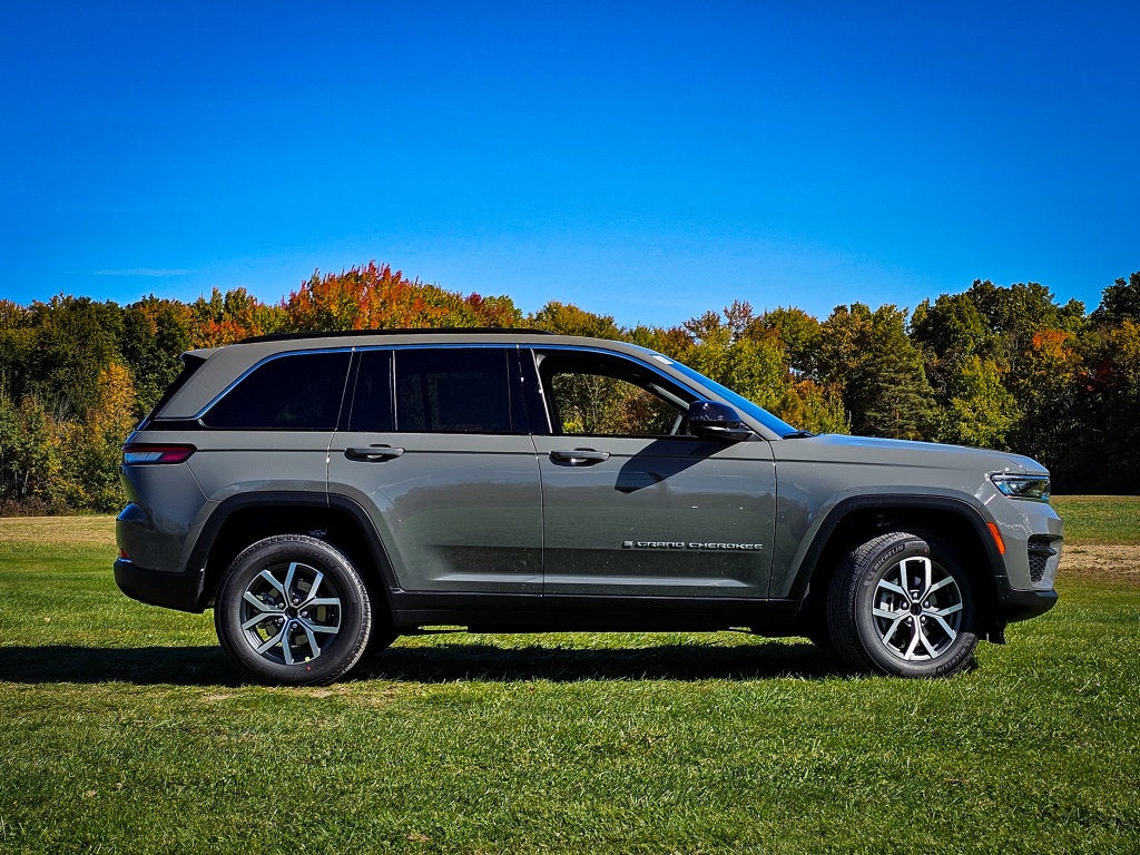 2027 Jeep Grand Cherokee GRAND CHEROKEE LAREDO X 4X4