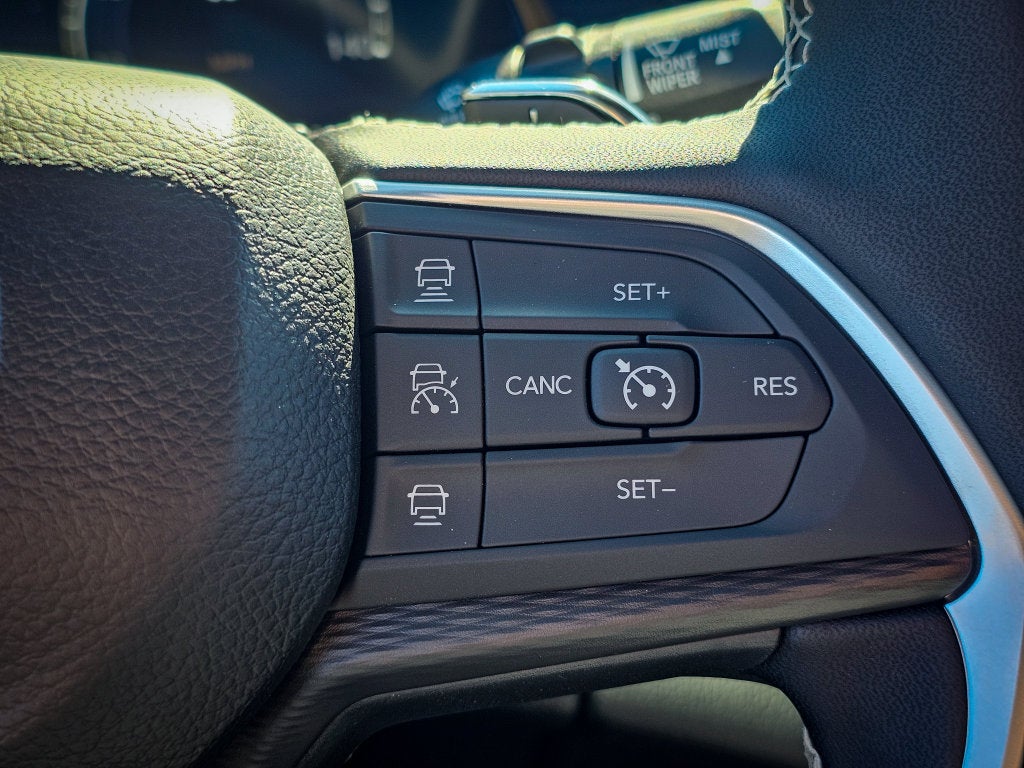 2027 Jeep Grand Cherokee GRAND CHEROKEE LAREDO X 4X4