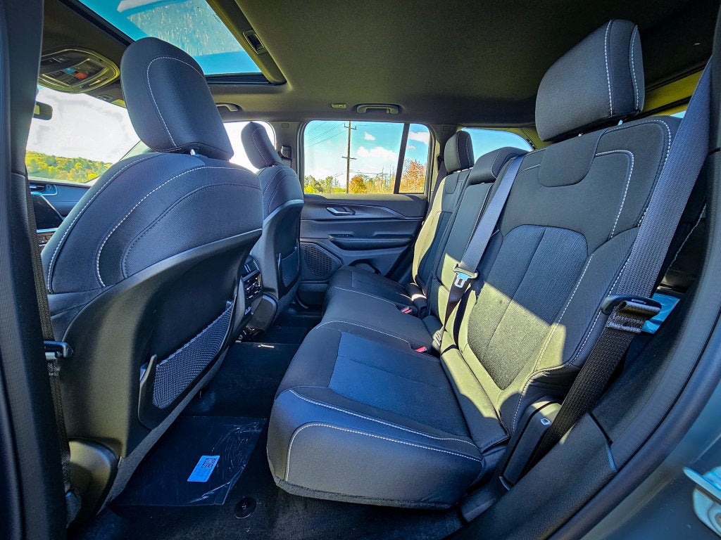 2027 Jeep Grand Cherokee GRAND CHEROKEE LAREDO X 4X4