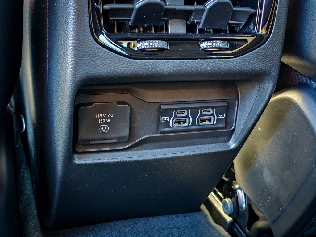 2027 Jeep Grand Cherokee GRAND CHEROKEE LAREDO X 4X4