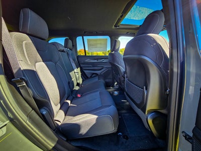 2027 Jeep Grand Cherokee GRAND CHEROKEE LAREDO X 4X4