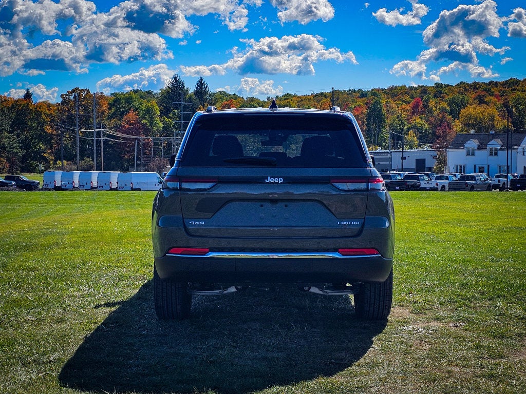 2027 Jeep Grand Cherokee GRAND CHEROKEE LAREDO X 4X4