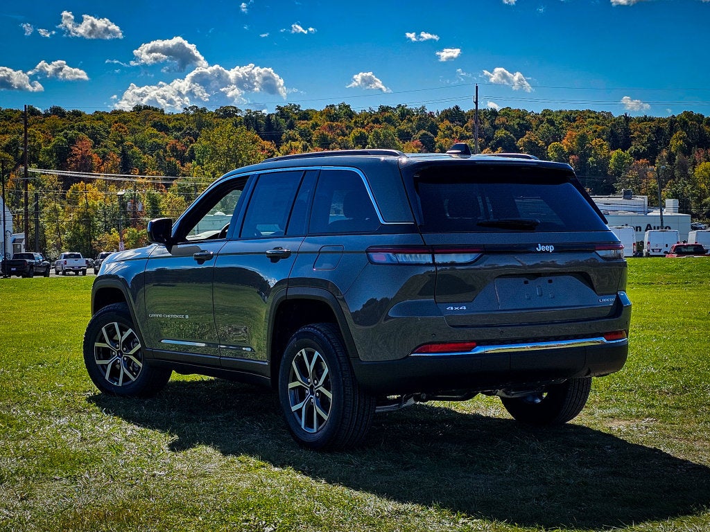 2027 Jeep Grand Cherokee GRAND CHEROKEE LAREDO X 4X4