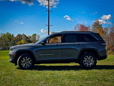 2027 Jeep Grand Cherokee GRAND CHEROKEE LAREDO X 4X4