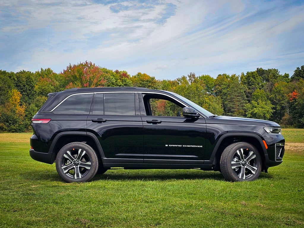 2027 Jeep Grand Cherokee GRAND CHEROKEE LIMITED 4X4