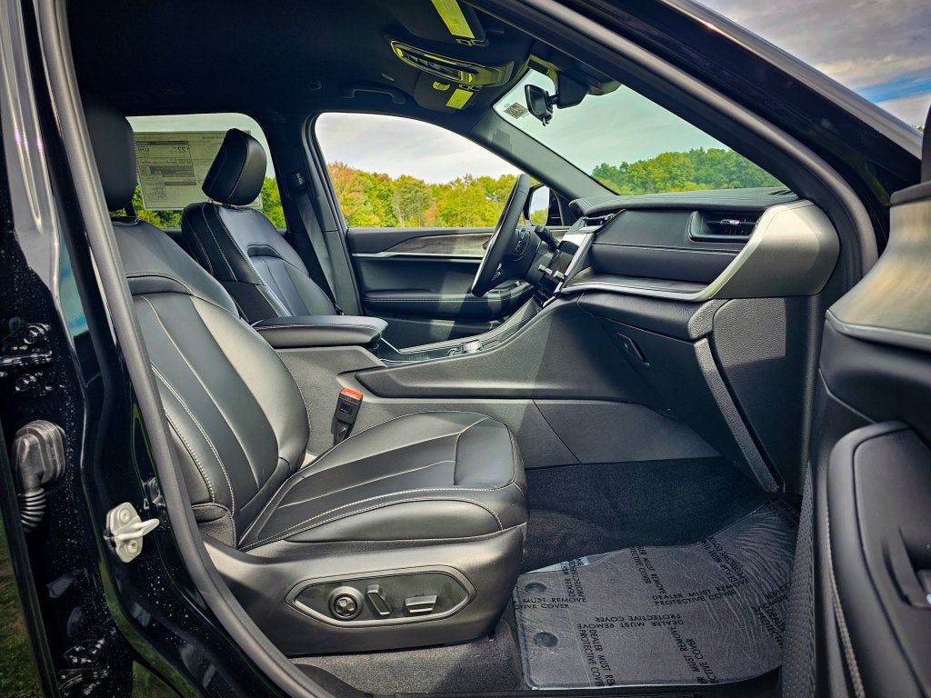 2027 Jeep Grand Cherokee GRAND CHEROKEE LIMITED 4X4