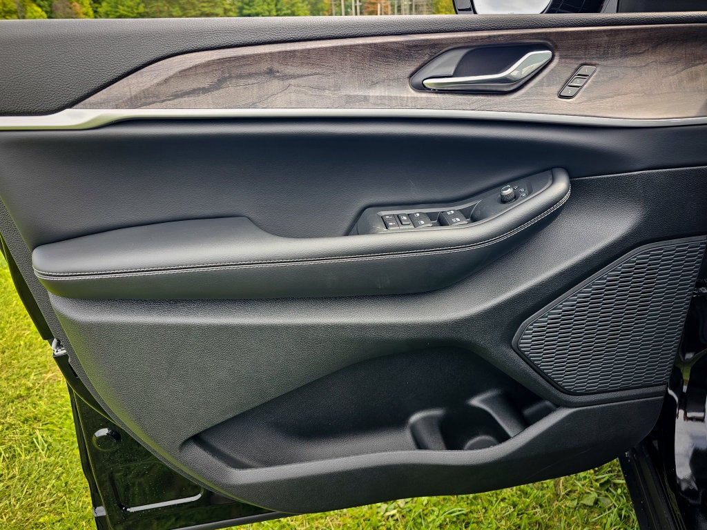 2027 Jeep Grand Cherokee GRAND CHEROKEE LIMITED 4X4