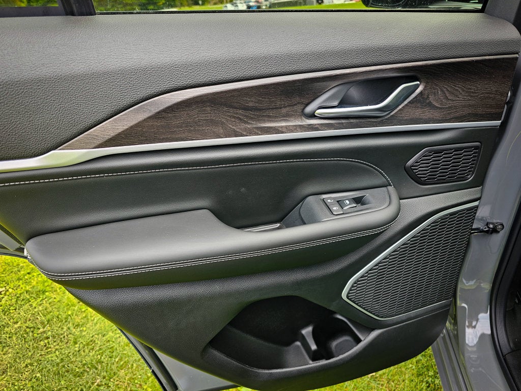 2027 Jeep Grand Cherokee GRAND CHEROKEE LIMITED RESERVE 4X4