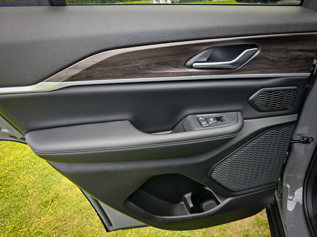2027 Jeep Grand Cherokee GRAND CHEROKEE LIMITED 4X4