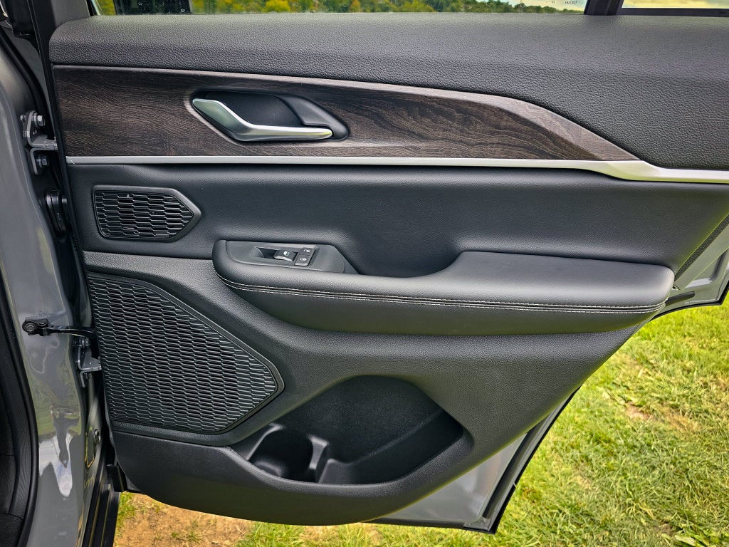 2027 Jeep Grand Cherokee GRAND CHEROKEE LIMITED 4X4