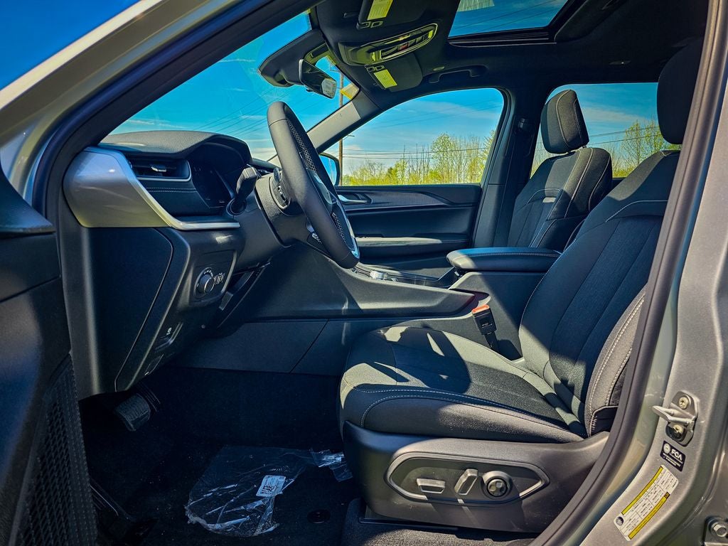 2026 Jeep Grand Cherokee GRAND CHEROKEE L LAREDO X 4X4