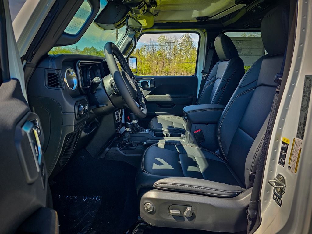 2026 Jeep Gladiator GLADIATOR SAHARA 4X4