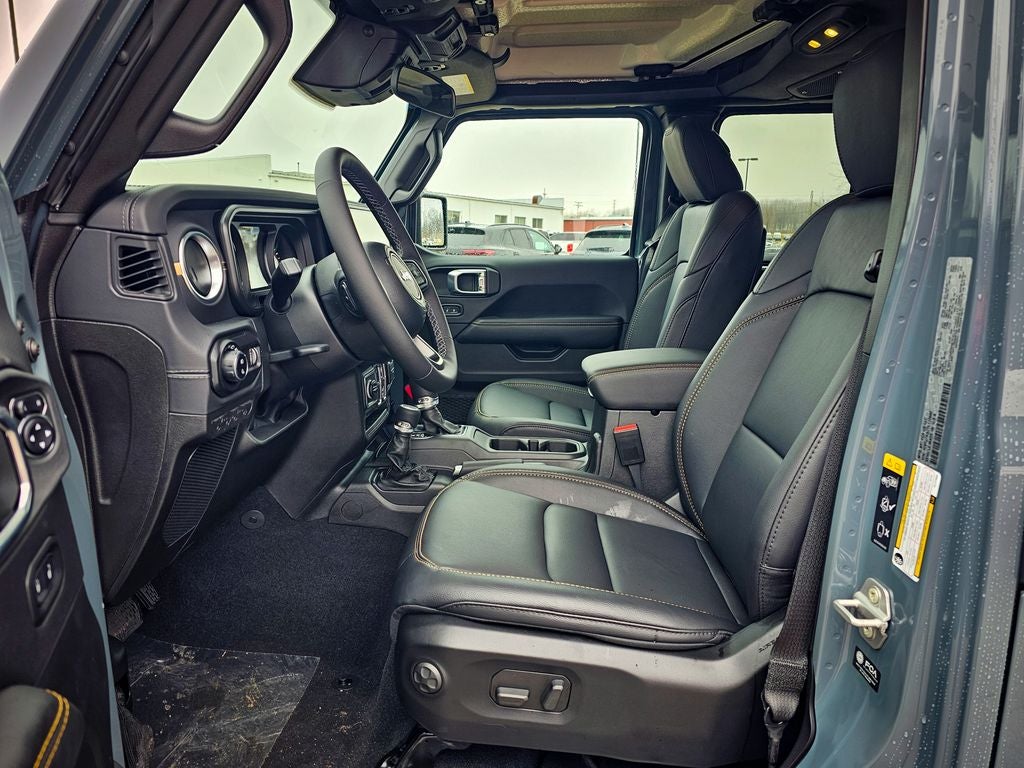 2026 Jeep Gladiator GLADIATOR SAHARA 4X4