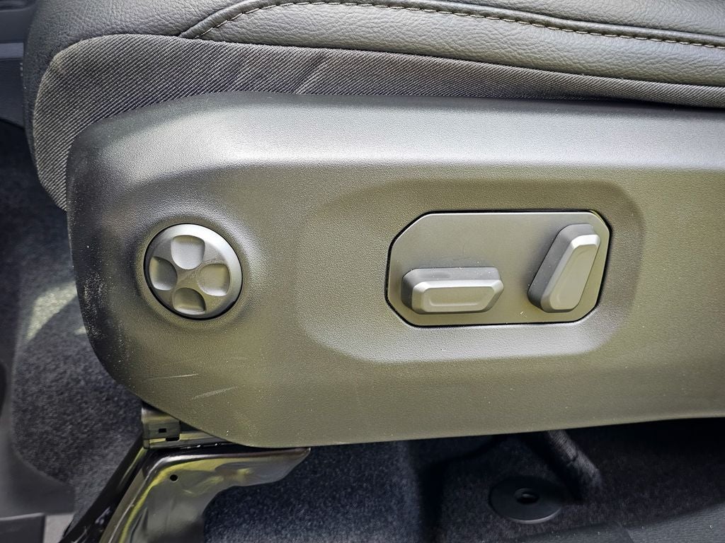 2026 Jeep Gladiator GLADIATOR SAHARA 4X4