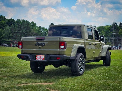 2026 Jeep Gladiator GLADIATOR SAHARA 4X4