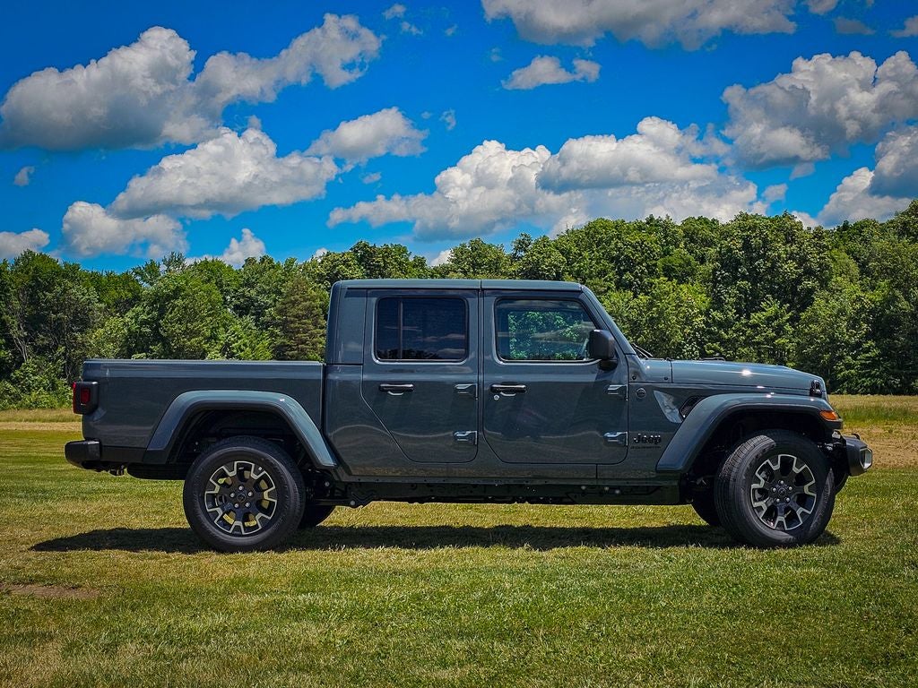 2026 Jeep Gladiator GLADIATOR SAHARA 4X4