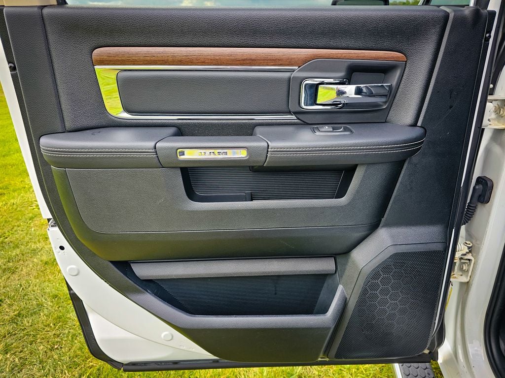 2017 RAM 1500 Laramie Crew Cab 4x4 5'7' Box