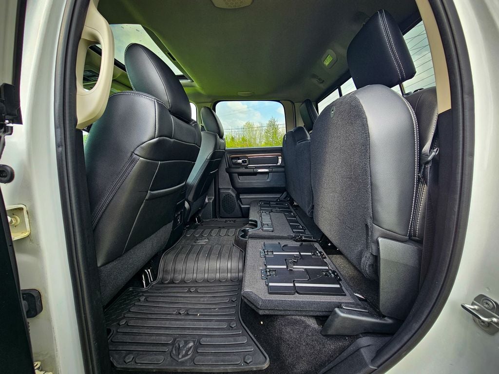 2017 RAM 1500 Laramie Crew Cab 4x4 5'7' Box