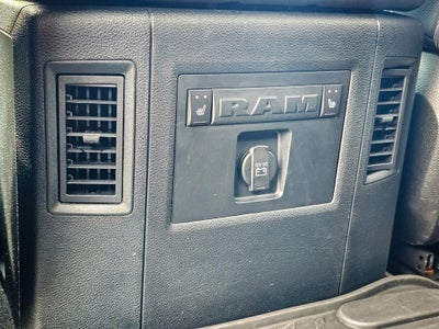 2017 RAM 1500 Laramie Crew Cab 4x4 5'7' Box
