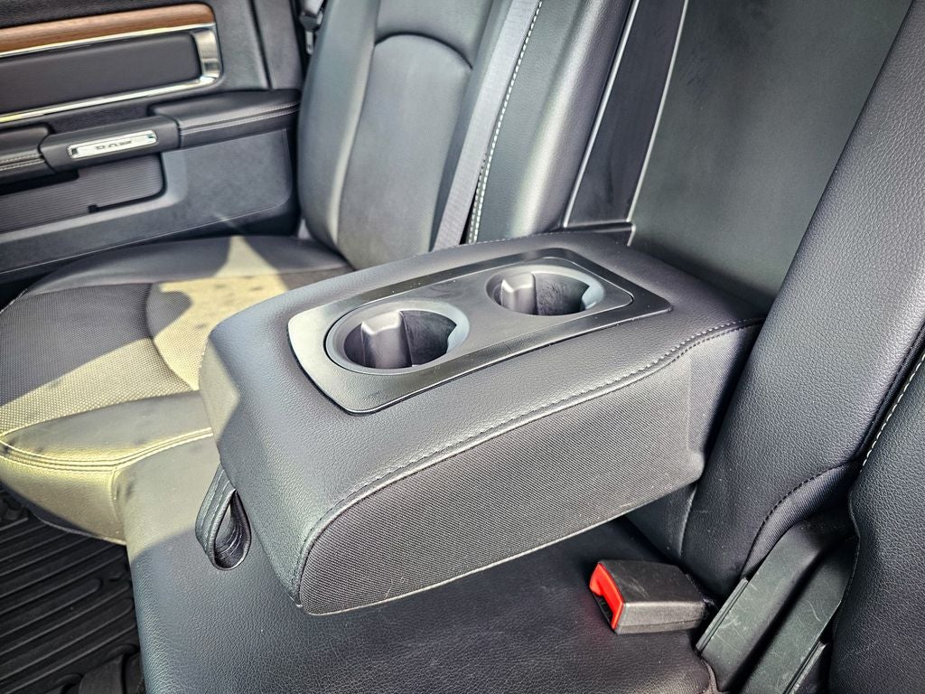 2017 RAM 1500 Laramie Crew Cab 4x4 5'7' Box