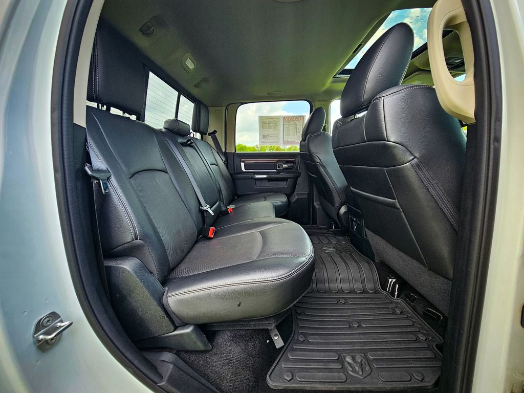 2017 RAM 1500 Laramie Crew Cab 4x4 5'7' Box