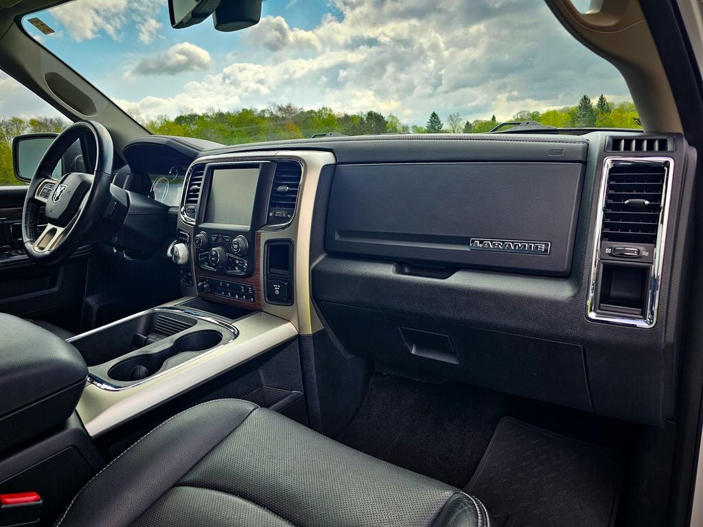 2017 RAM 1500 Laramie Crew Cab 4x4 5'7' Box