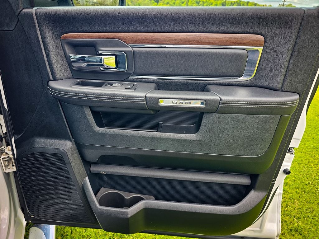 2017 RAM 1500 Laramie Crew Cab 4x4 5'7' Box