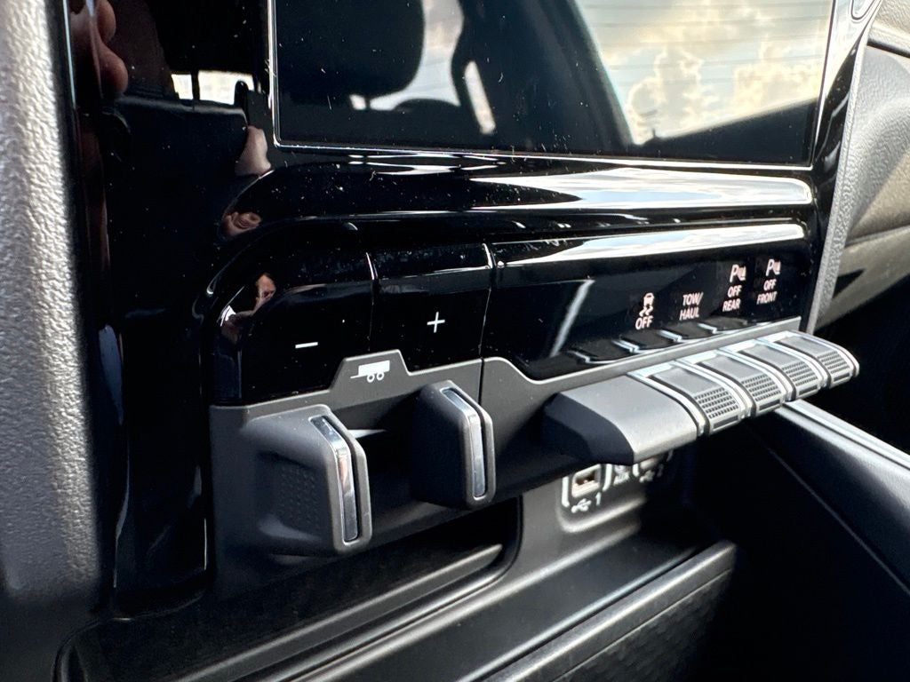 2023 RAM 1500 Big Horn Quad Cab 4x4 6'4' Box