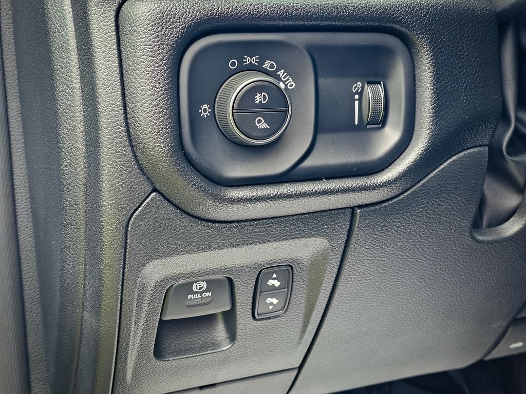 2024 RAM 1500 Big Horn Crew Cab 4x4 5'7' Box