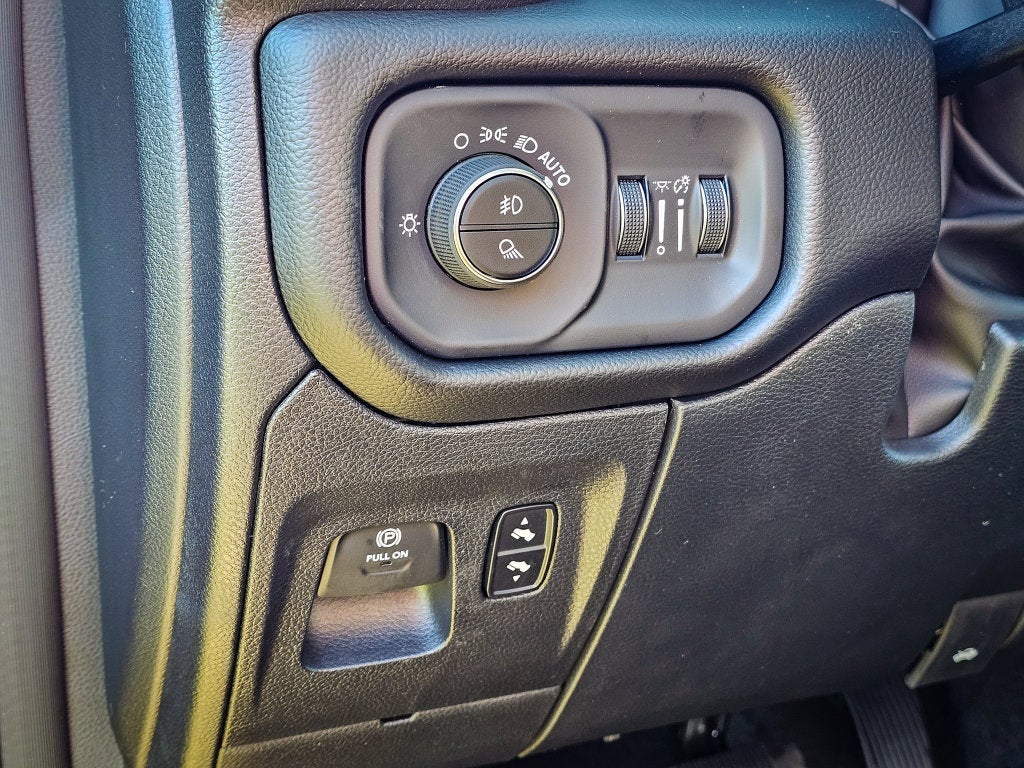2027 RAM Ram 1500 RAM 1500 BIG HORN CREW CAB 4X4 5'7' BOX