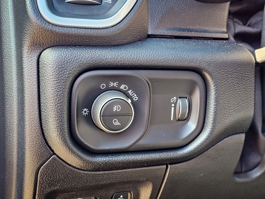 2021 RAM 1500 Big Horn Crew Cab 4x4 5'7' Box