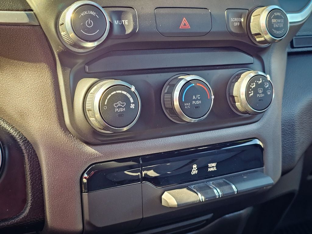 2021 RAM 1500 Big Horn Crew Cab 4x4 5'7' Box