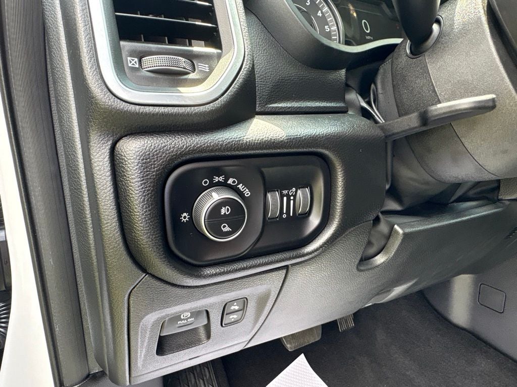 2025 RAM 1500 Big Horn Crew Cab 4x4 5'7' Box