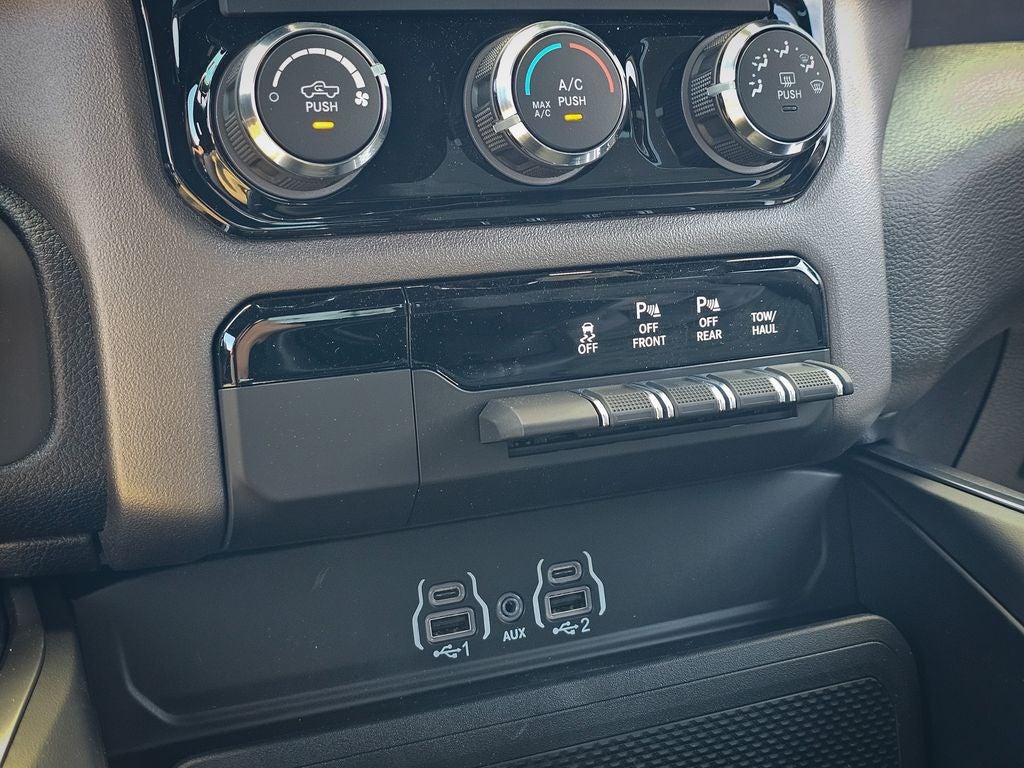 2026 RAM Ram 1500 RAM 1500 EXPRESS CREW CAB 4X4 5'7' BOX