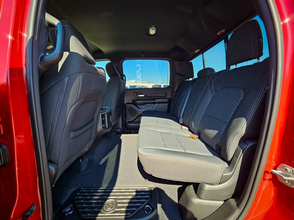 2026 RAM Ram 1500 RAM 1500 EXPRESS CREW CAB 4X4 5'7' BOX